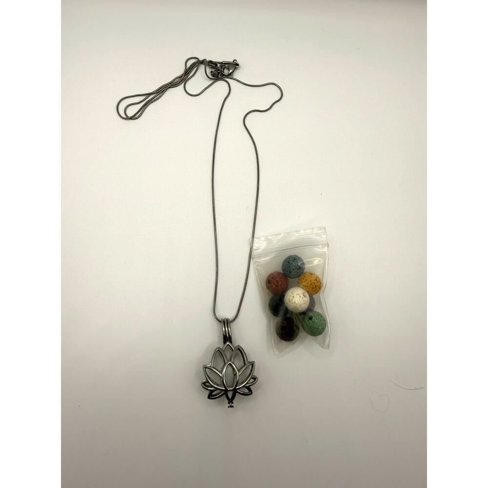 Lotus Essential Oil Diffuser Necklace Aromatherapy Locket 24-26" + 8 Pads